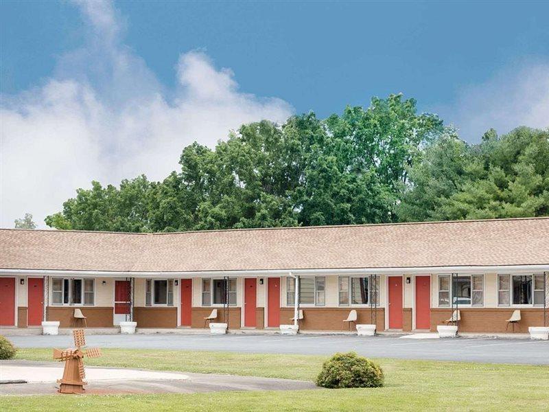 Budget Inn Mifflintown Bagian luar foto