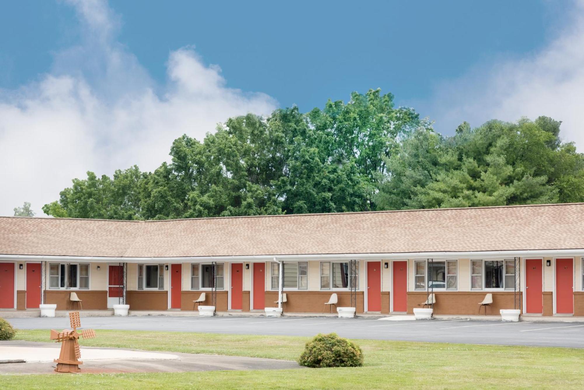 Budget Inn Mifflintown Bagian luar foto