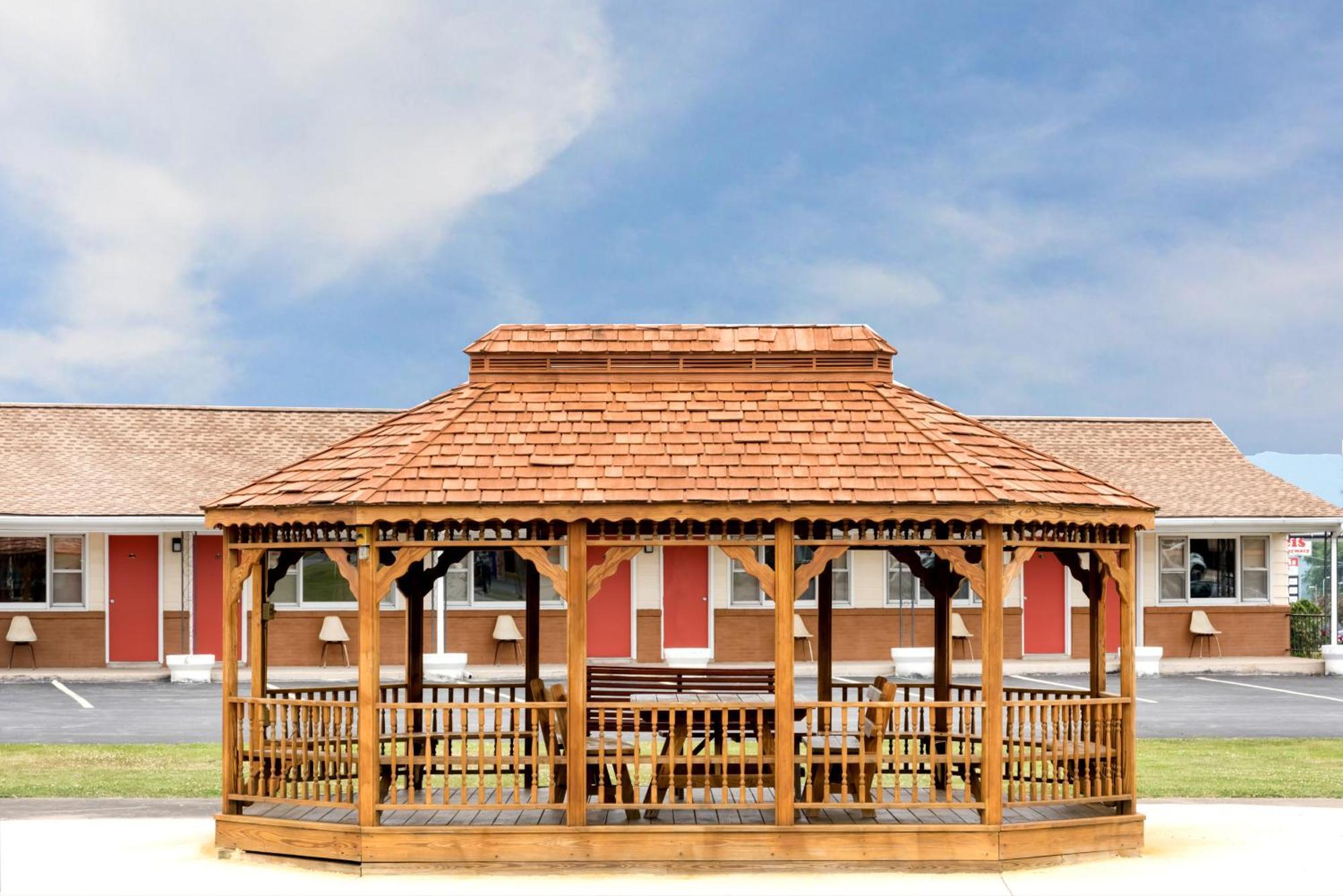Budget Inn Mifflintown Bagian luar foto