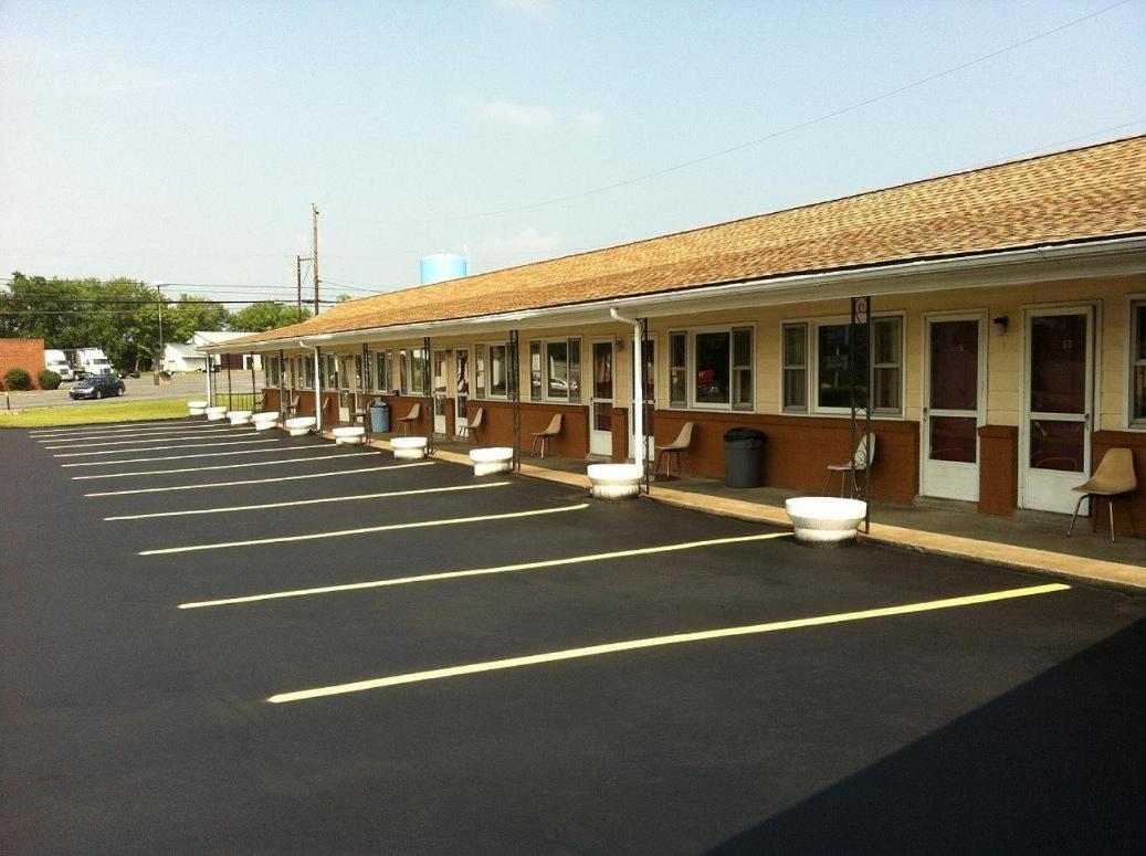 Budget Inn Mifflintown Bagian luar foto