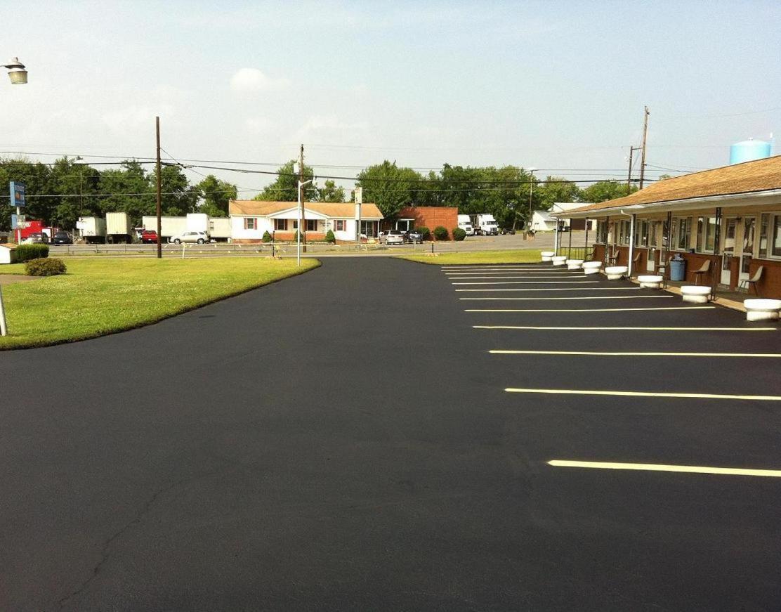 Budget Inn Mifflintown Bagian luar foto