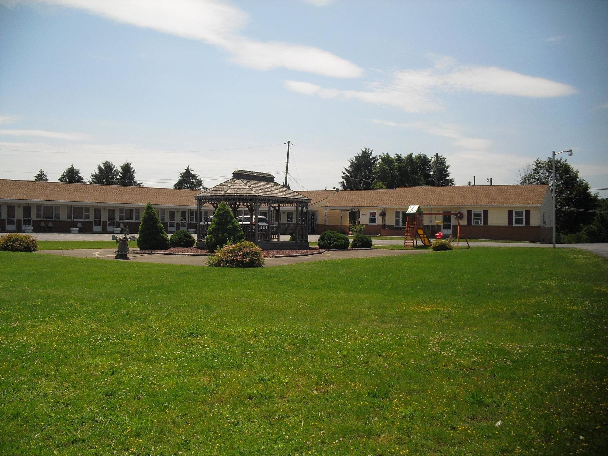 Budget Inn Mifflintown Bagian luar foto